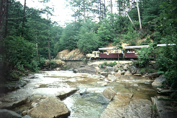 赤沢渓谷と森林鉄道